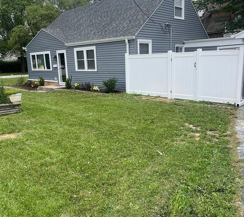 1st image of 3221 W Crestwood Ln