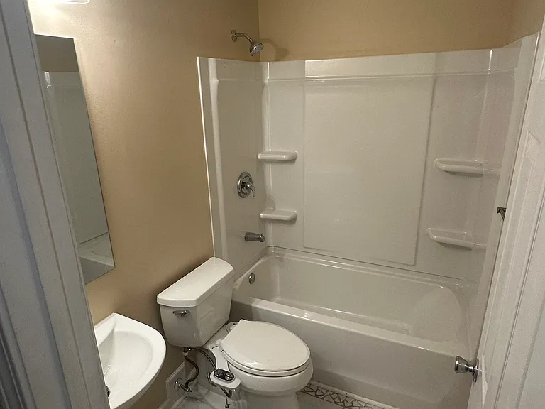 4646 Manchester Dr — Photo 6