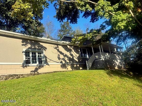 2nd image of 2404 Maple Hollow Rd
