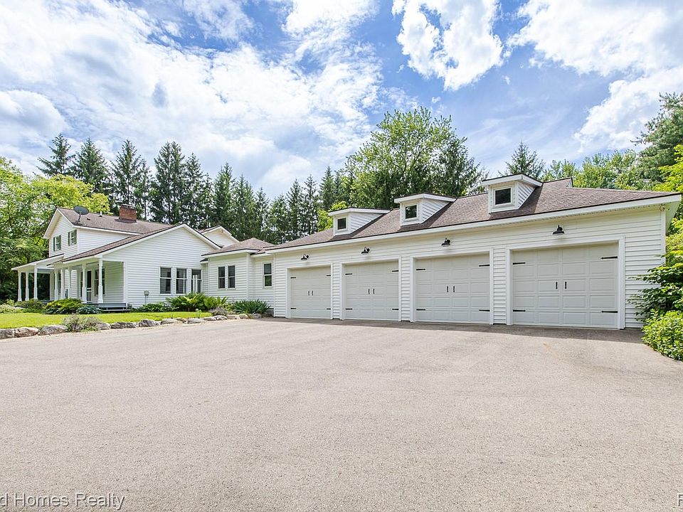 1st image of 6296 Elizabeth Lake Rd