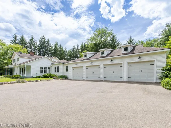 6296 Elizabeth Lake Rd, Waterford, MI 48327