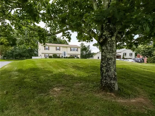 3174 Amelia Dr, Mohegan Lake, NY 10547