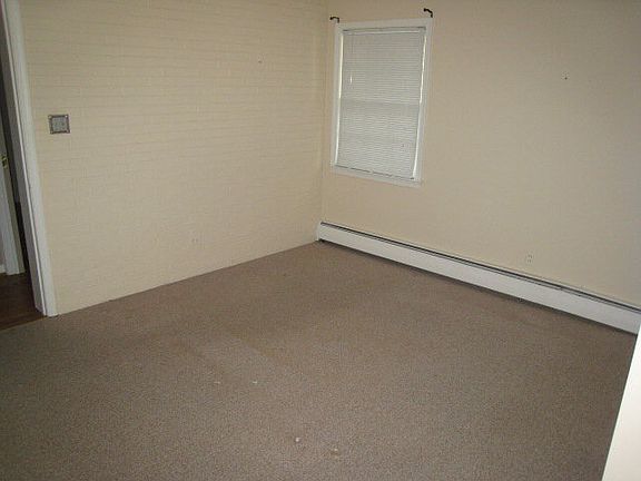3rd image of 440 Rosemary Ln
