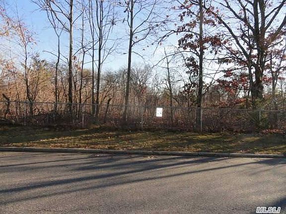 2nd image of 821 Baldwin Dr