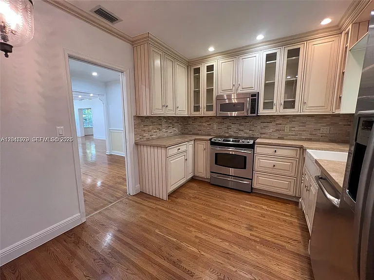 1452 Urbino Ave — Photo 16
