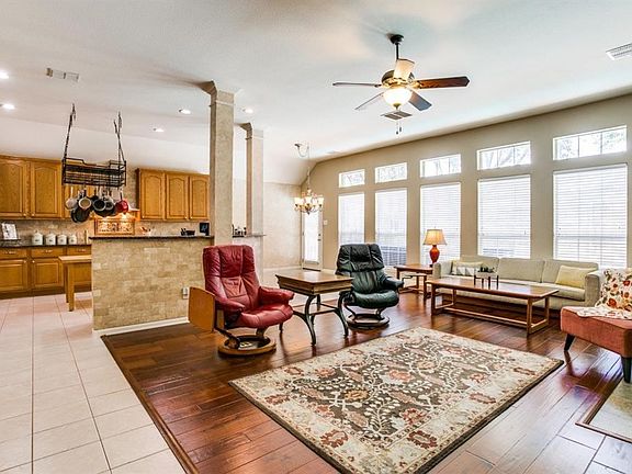 3rd image of 1630 Highland Oaks Dr