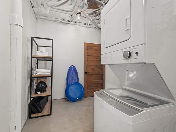 3rd image of 945 Nob Hill Rd #2