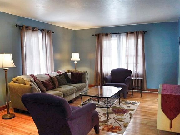 3rd image of 721 W 3rd St