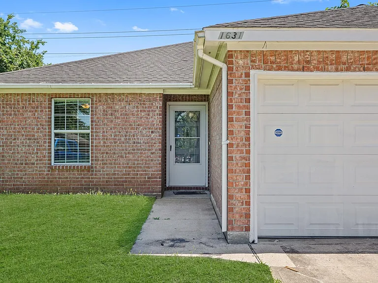 1631 Quail Run — Photo 4