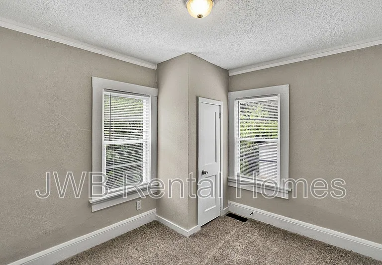 7124 Lorain St — Photo 11