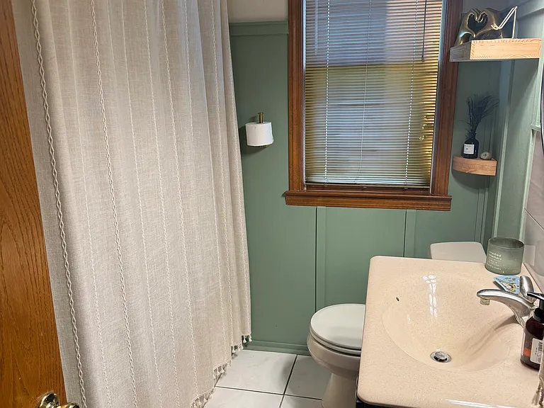 Full bathroom