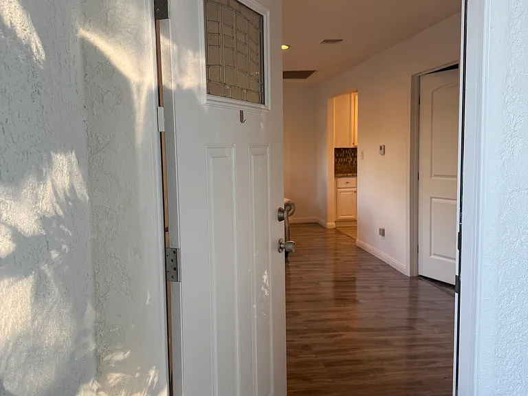 22522 Clarendon St — Photo 3