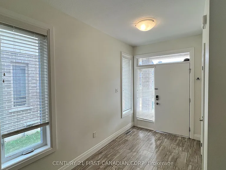 1660 Valhalla St — Photo 3