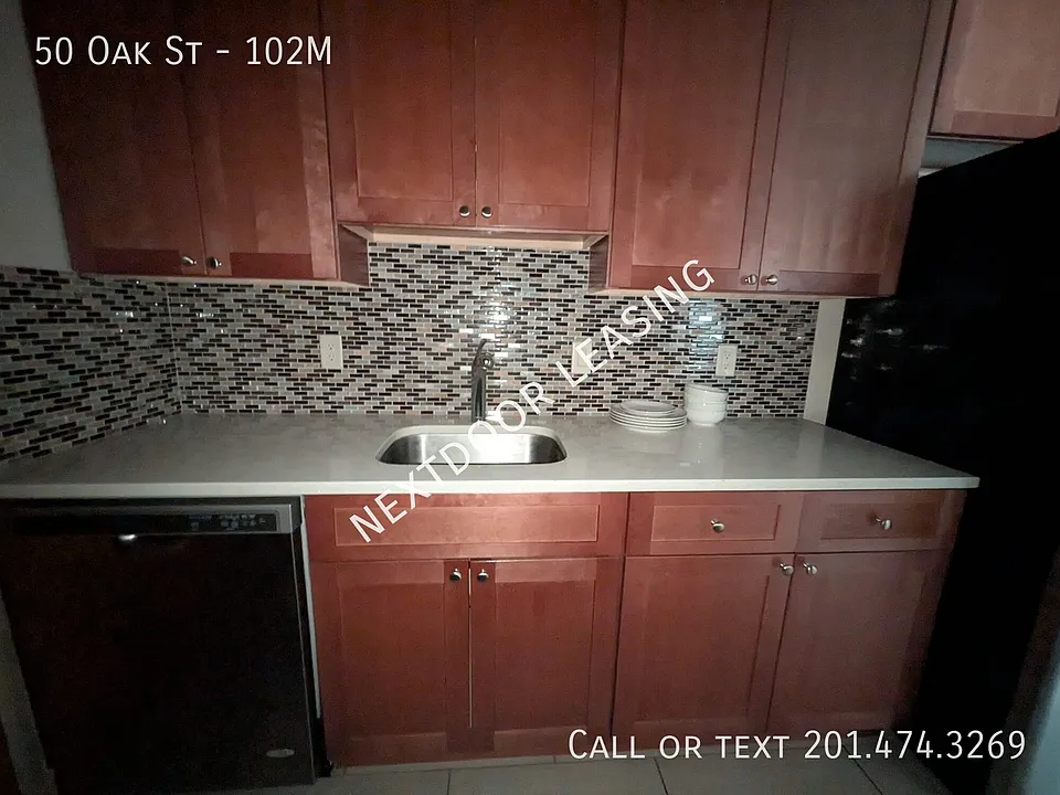 50 Oak St #102M