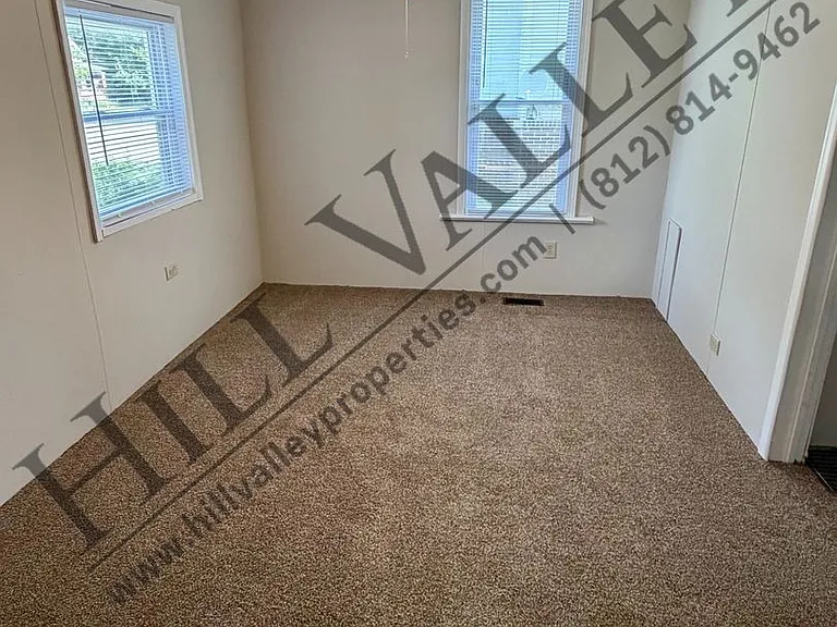 127 Blakely Ave — Photo 4