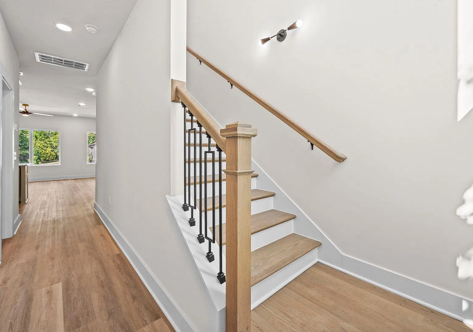 1016 W. Kirkland Avenue — Photo 2
