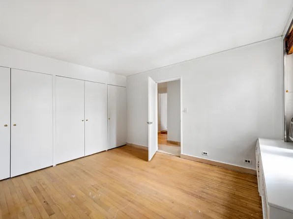 315 East 68th Street image 9 of 14