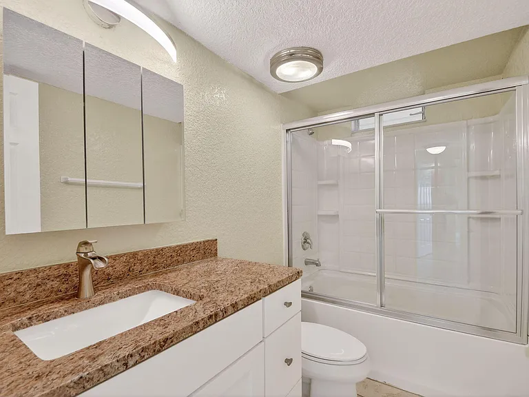 2615 NE 1st Ct #312 — Photo 36
