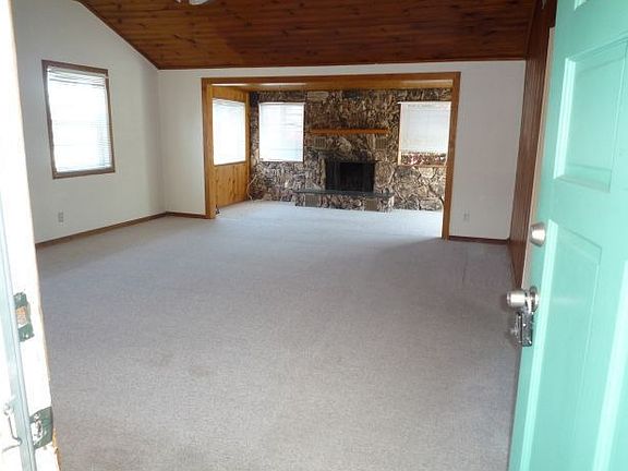 3rd image of 992 Hacienda Dr