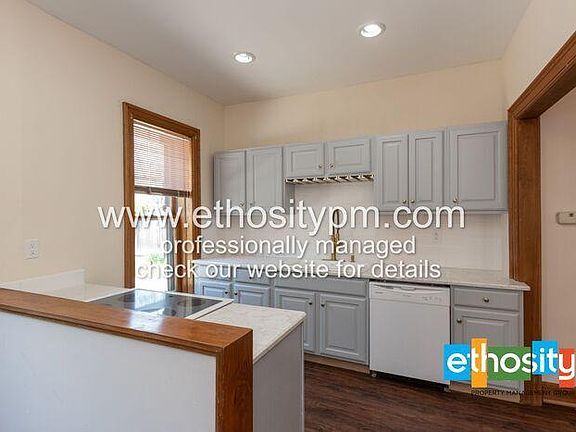 3rd image of 418 N College Ave