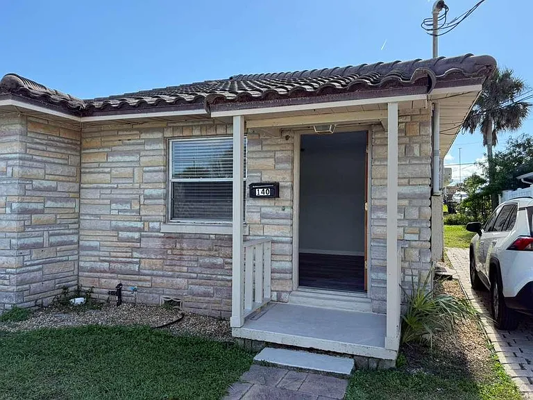 140 Frazar Rd — Photo 9