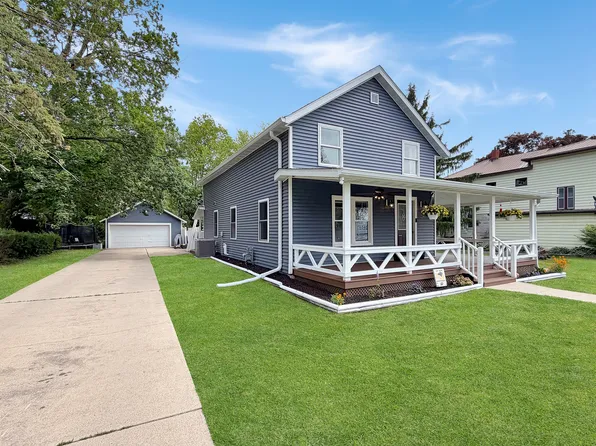 505 Oak St, Lena, IL 61048