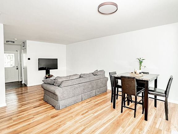 4th image of 7566 Canterbury Dr