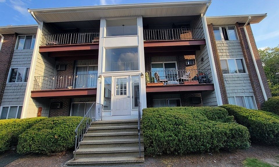 1st image of 8 Woodcrest Ct APT 5