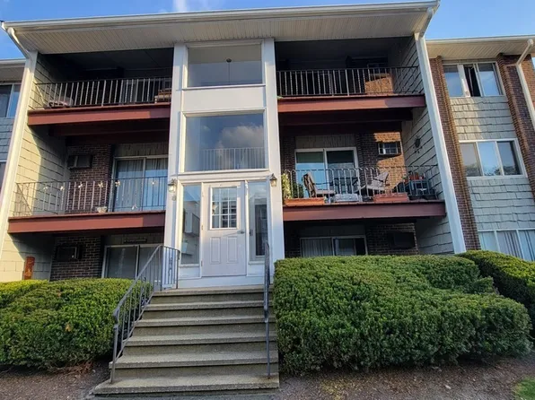 8 Woodcrest Ct APT 5, Weymouth, MA 02190