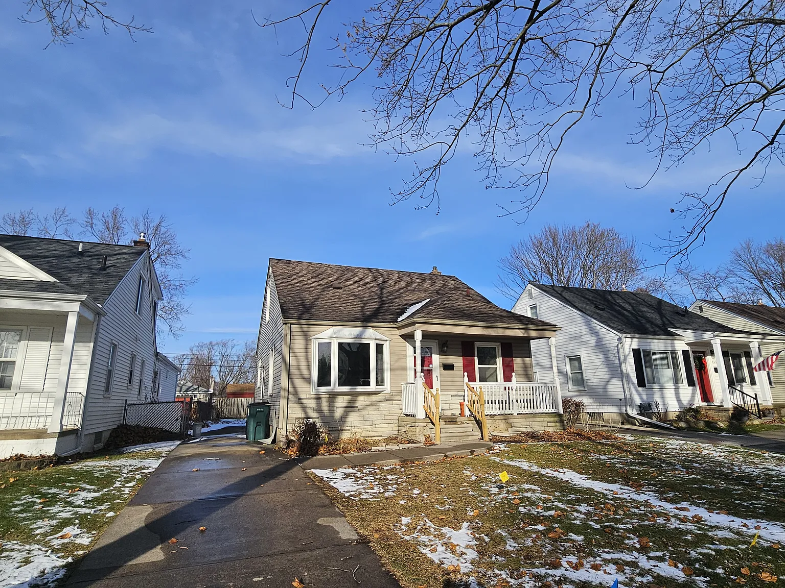3 bed, 1024 sqft, $2,000 — Photo 2