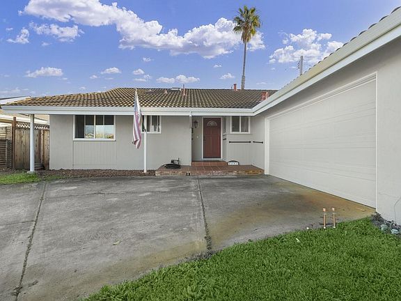 4th image of 2464 Alvarado Dr