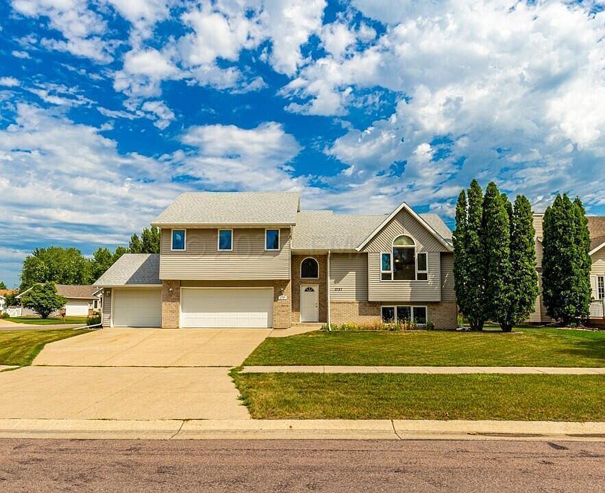 1737 37 1/2 Ave S, Fargo, ND 58104 Zillow