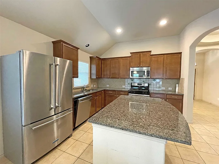 524 Cameron Cv — Photo 2