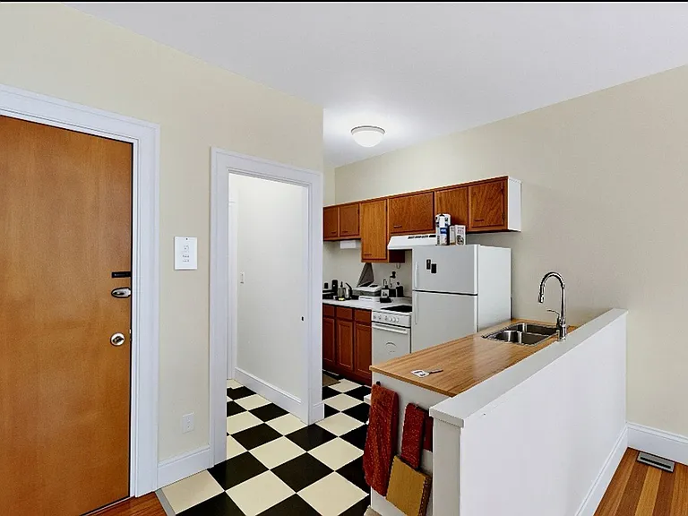 1071 Beacon St #6B — Photo 4