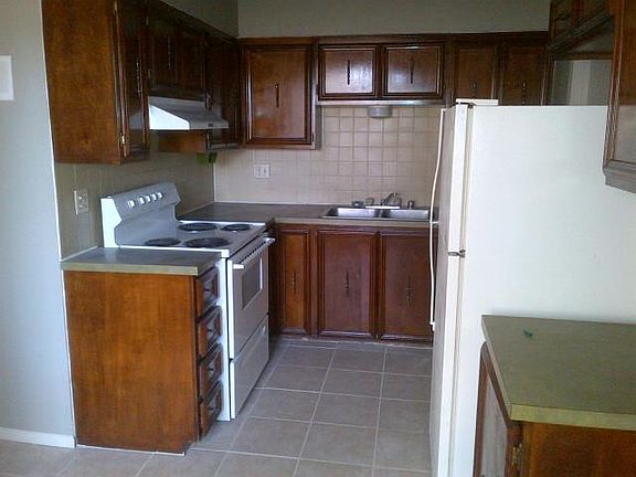 4th image of 1005 Moore St #B