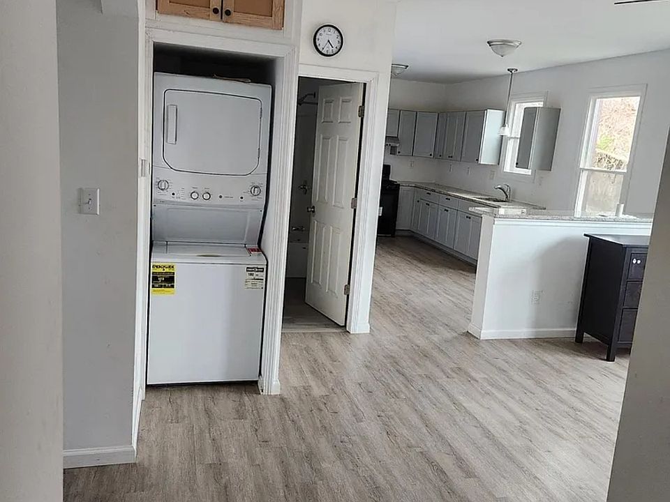 2nd image of 1121 S Main St #4