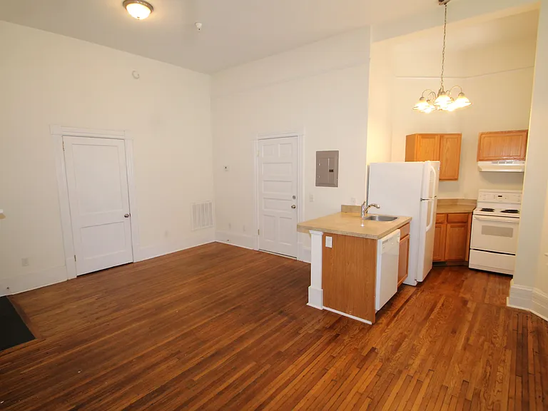 2005 Bull St #1 — Photo 5