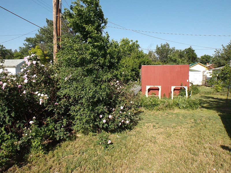 Yard & 10' x 12' garden shed