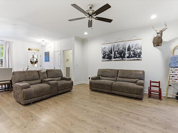 2nd image of 3018 Hidden Spring Ln