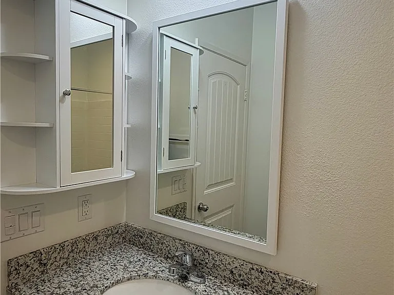 914 Haviture Way — Photo 32
