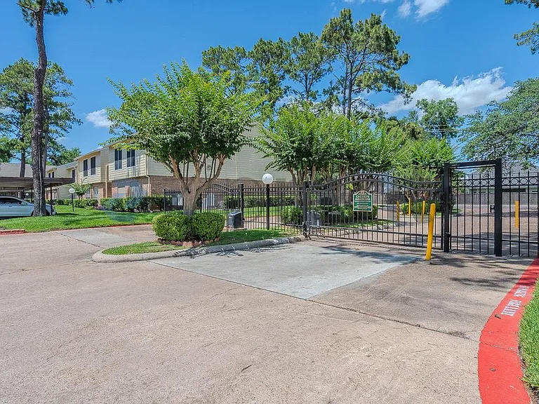 14515 Wunderlich Dr #403 — Photo 34