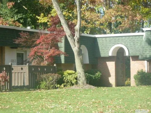 651 W End Dr, Medford, NY 11763