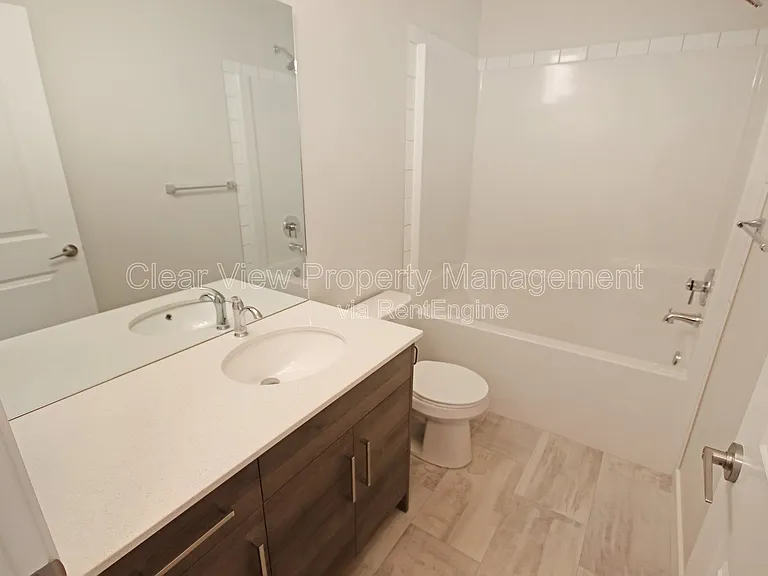 338 Skeena Cres W #LOWER LEVEL — Photo 6