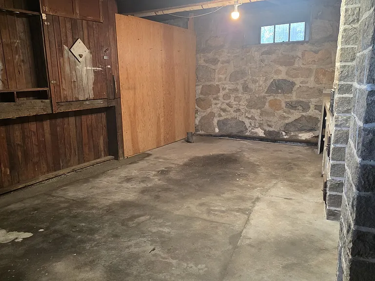 72 Godfrey St — Photo 11