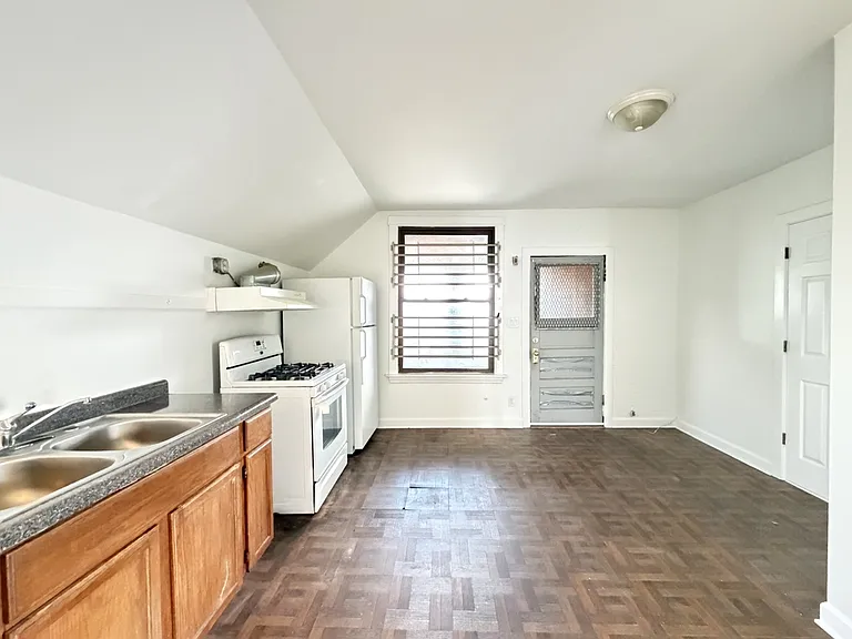 1609 N McVicker Ave #2HC — Photo 4