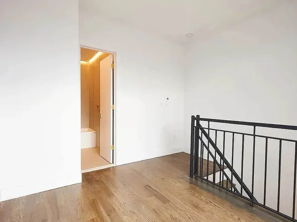 554 Gates Avenue image 9 of 21