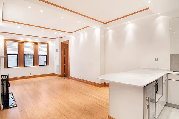 Rented by WAM Partners - William Moses Co. | media 24