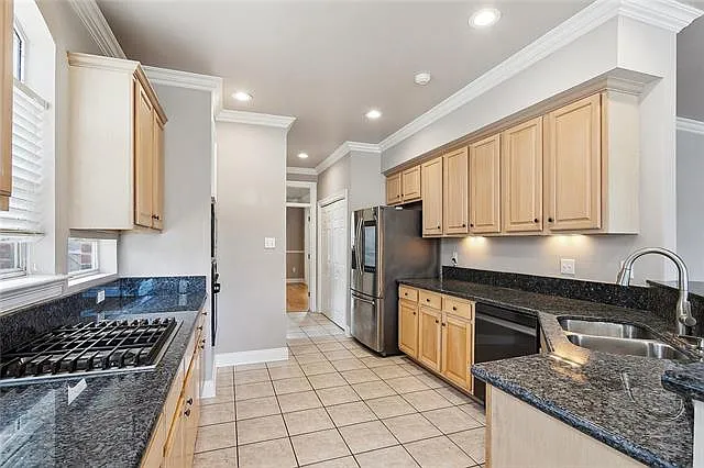 4405 Laplace St — Photo 7