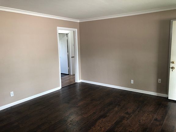 3rd image of 1623 W 1st St