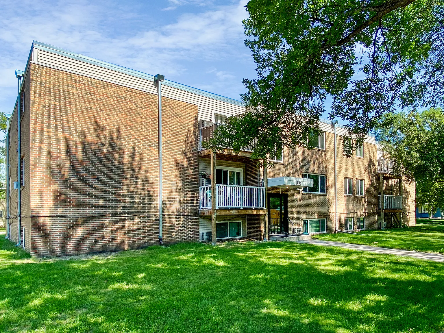 2 bed, 550 sqft, $795 — Photo 1